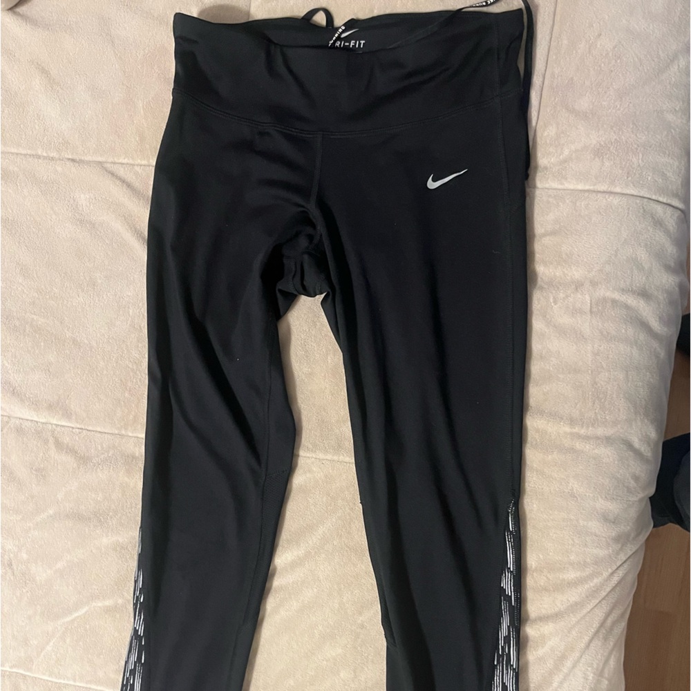 Black Nike running leggings